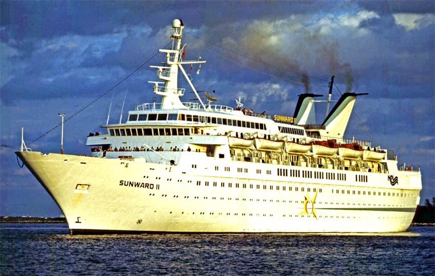 Cunard-Adventurer-Sunward-II-Hans-Jugen-Amberg-1.jpg