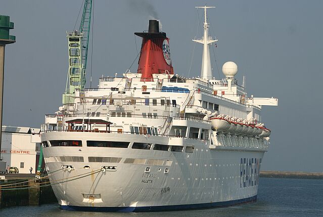 SS-Oceanic SS Oceanic seen in Le Havre France on 1 June 2009 – Note: she is ...